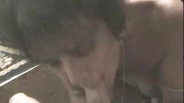 Threesome ຫຼັງຈາກຄ່ໍາກັບຄູ່ຂອງ sluts ຮ້ອນ