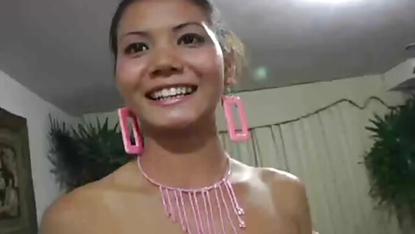 Delicious diva ໃນ skirt ສັ້ນ ແມ່ນ ໄດ້ ຮັບ fucked ໃນ cunt ຂອງ ນາງ
