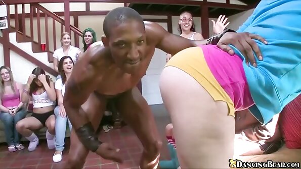 MILF ໄດ້ຮັບ cock ຂອງລູກລ້ຽງ ເລິກລົງເລິກຂອງປາກ
