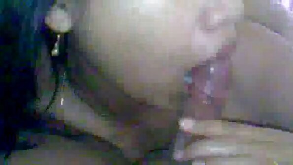 ຮ້ອນ FFM ປະຕິບັດ threesome ຂອງສອງ ladies ຫນຸ່ມ ardent ແລະ fucker ເປັນ