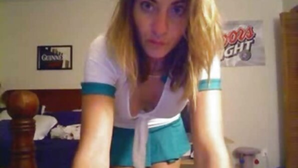 ການປະຕິບັດຫ້ອງນອນຮ້ອນຂອງ MILF ທີ່ສວຍງາມແລະຄົນຮັກຫນຸ່ມຂອງນາງ