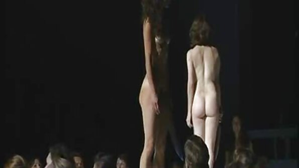 Bimbo ໃນເກີບແມ່ນ slut fuck ປ່ຽນແປງໄດ້ຂອງຈິນຕະນາການຂອງລາວ