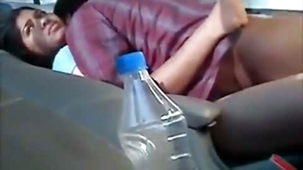 ນັກສຶກສາສາວ Anainda ຄວນດູດ dick ຂອງຜູ້ອໍານວຍການ Kai Taylor ຂອງນາງ