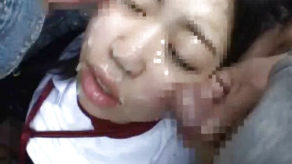Babe ມີປາກທີ່ມີພອນສະຫວັນດັ່ງນັ້ນນາງ deepthroats ຜູ້ຊາຍ dick ຄືກັບມືອາຊີບ