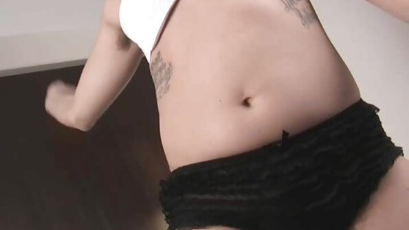 ຜິວເນື້ອສີຂາ Petite chick Veronica Leal ຕ້ອງການ masturbate