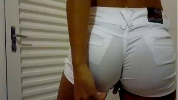 ຜູ້ຊາຍ bangs pussy ໃນຕໍາແຫນ່ງການຮ່ວມເພດທີ່ແຕກຕ່າງກັນສໍາລັບການມ່ວນຊື່ນ
